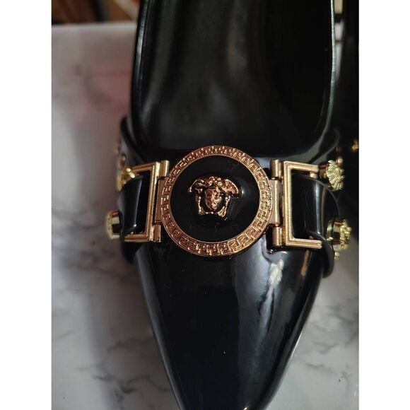 CHASE AND CHLOE MEDUSA HEELS 8.5 - Picture 2 of 4